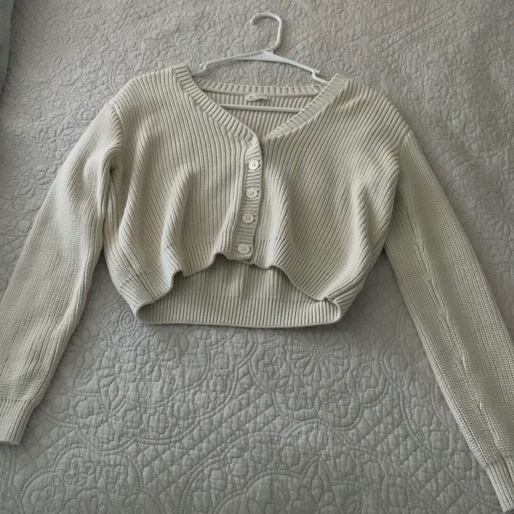 Brandy Melville cropped sweater beige